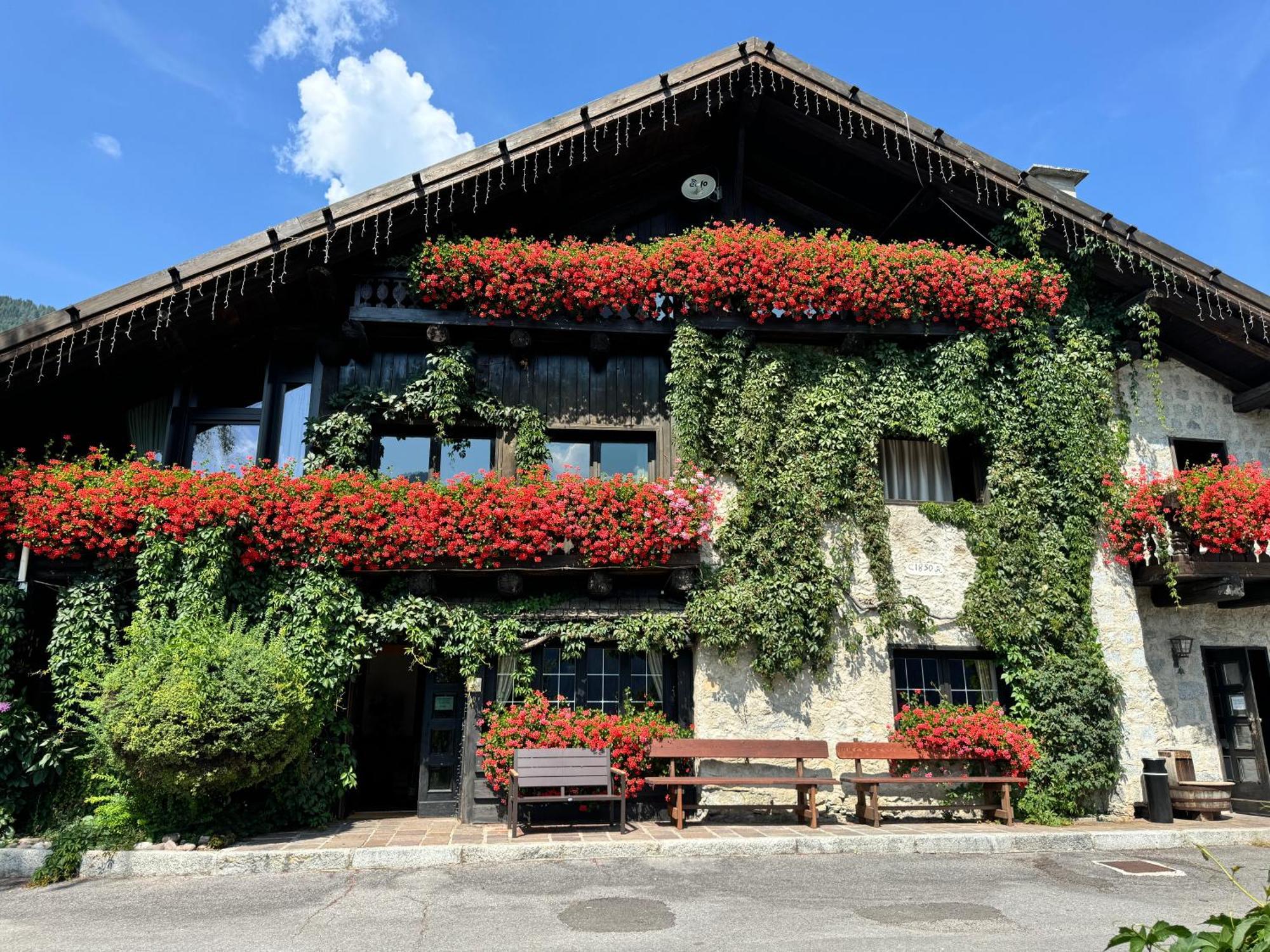 Albergo Ristorante Al Frate Da Streza Мадонна-ди-Кампильо Экстерьер фото
