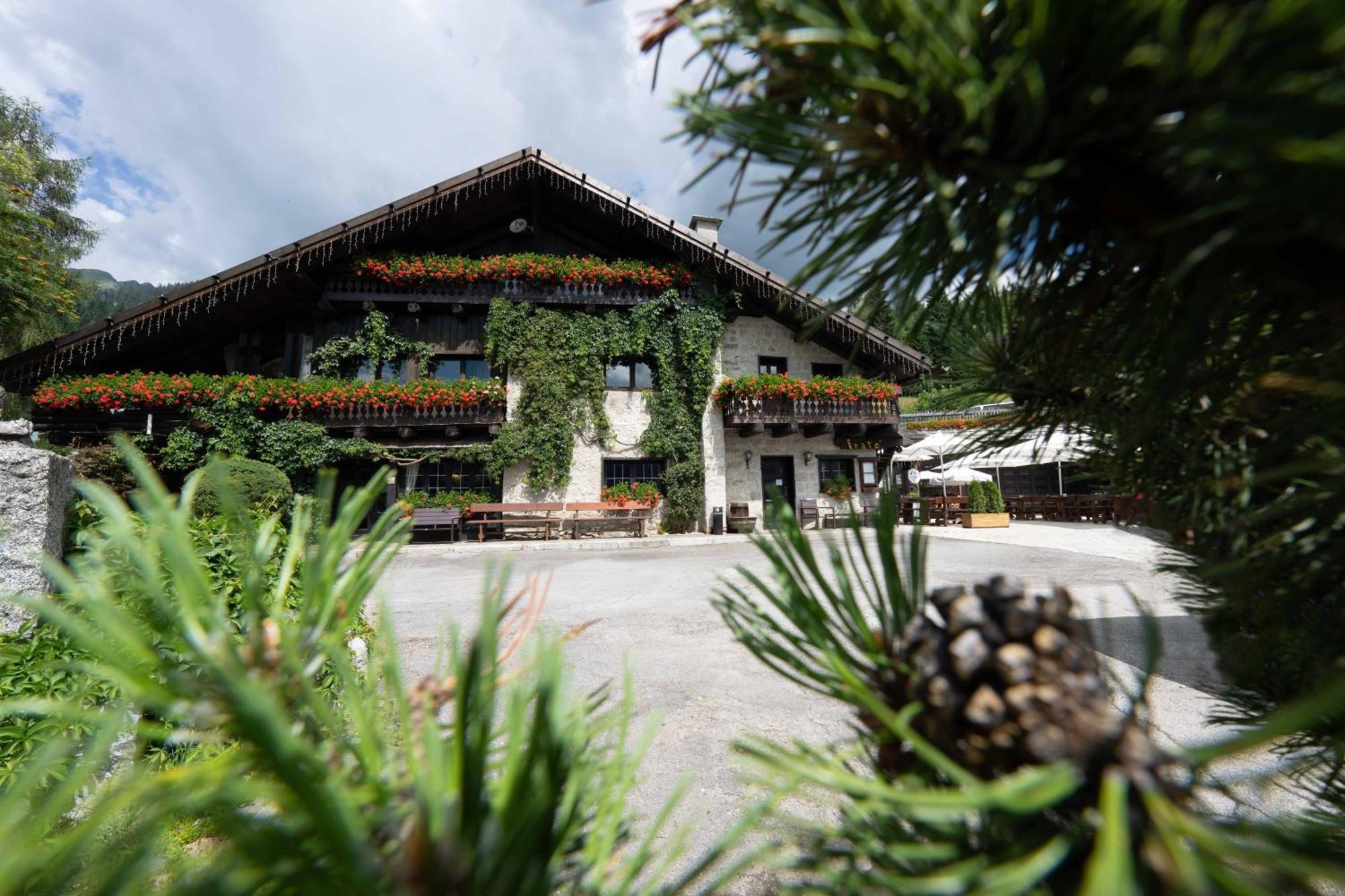 Albergo Ristorante Al Frate Da Streza Мадонна-ди-Кампильо Экстерьер фото