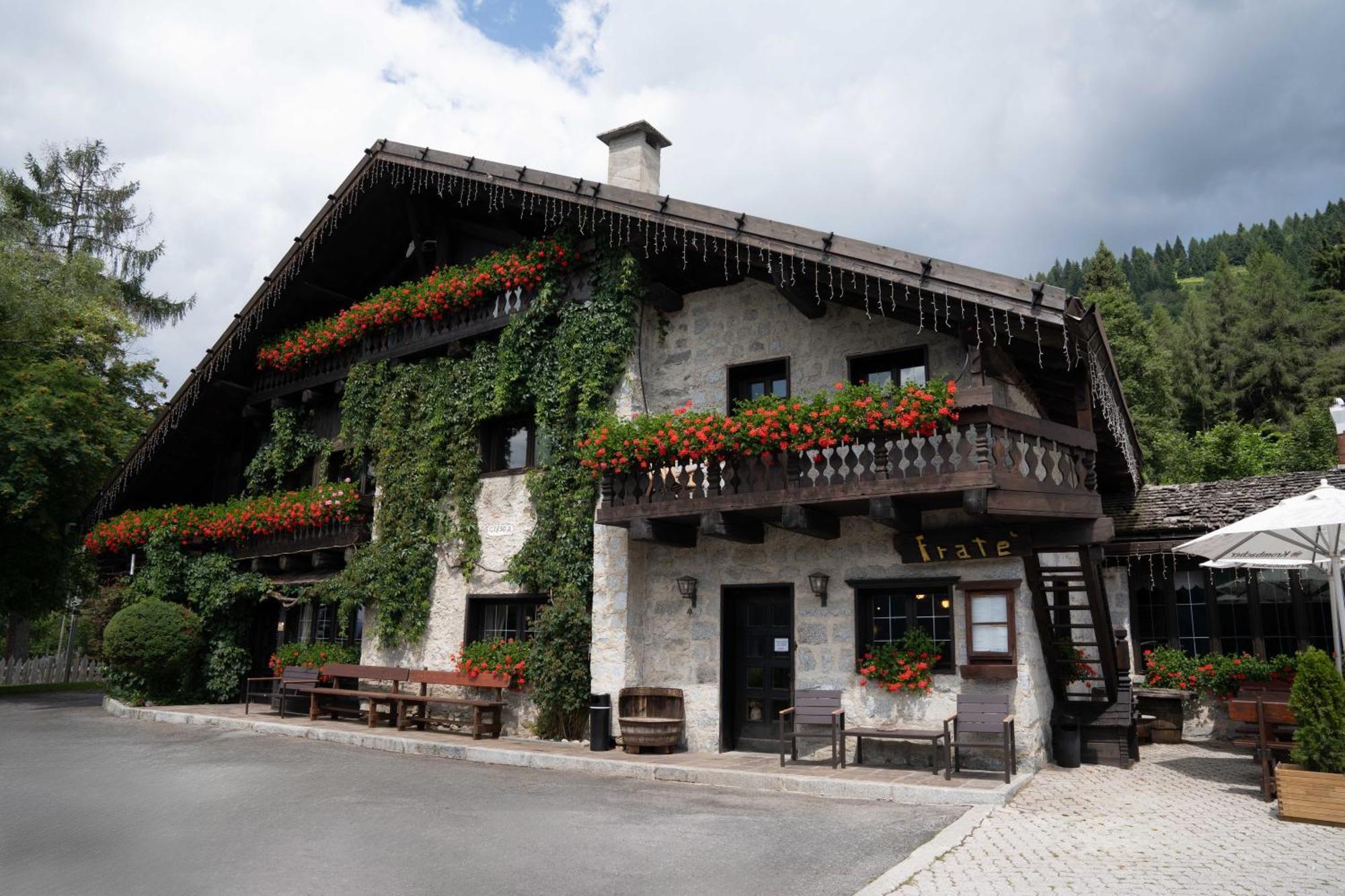 Albergo Ristorante Al Frate Da Streza Мадонна-ди-Кампильо Экстерьер фото